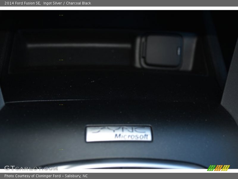 Ingot Silver / Charcoal Black 2014 Ford Fusion SE