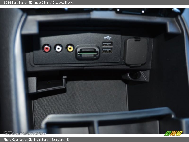 Ingot Silver / Charcoal Black 2014 Ford Fusion SE