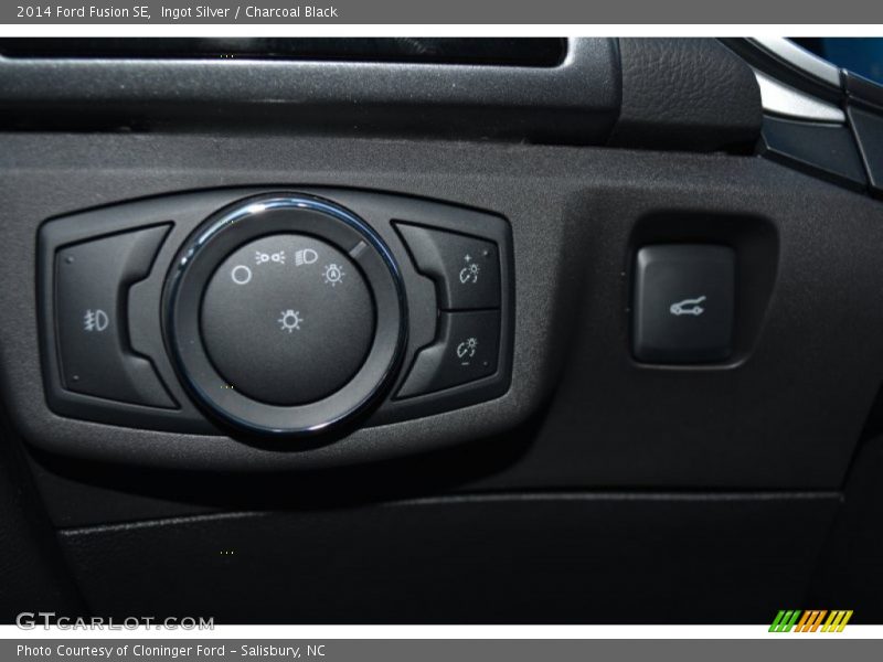 Ingot Silver / Charcoal Black 2014 Ford Fusion SE