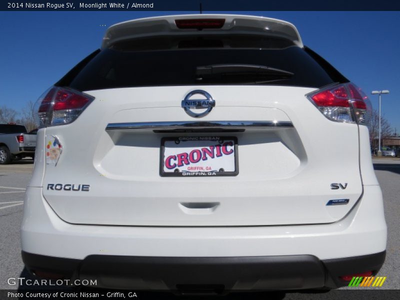 Moonlight White / Almond 2014 Nissan Rogue SV