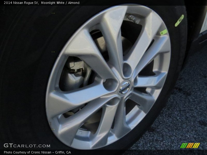 Moonlight White / Almond 2014 Nissan Rogue SV