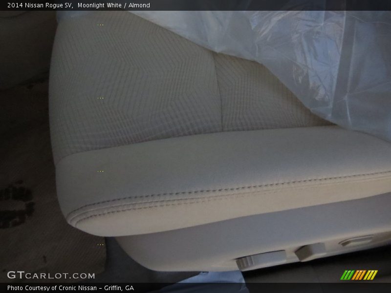 Moonlight White / Almond 2014 Nissan Rogue SV