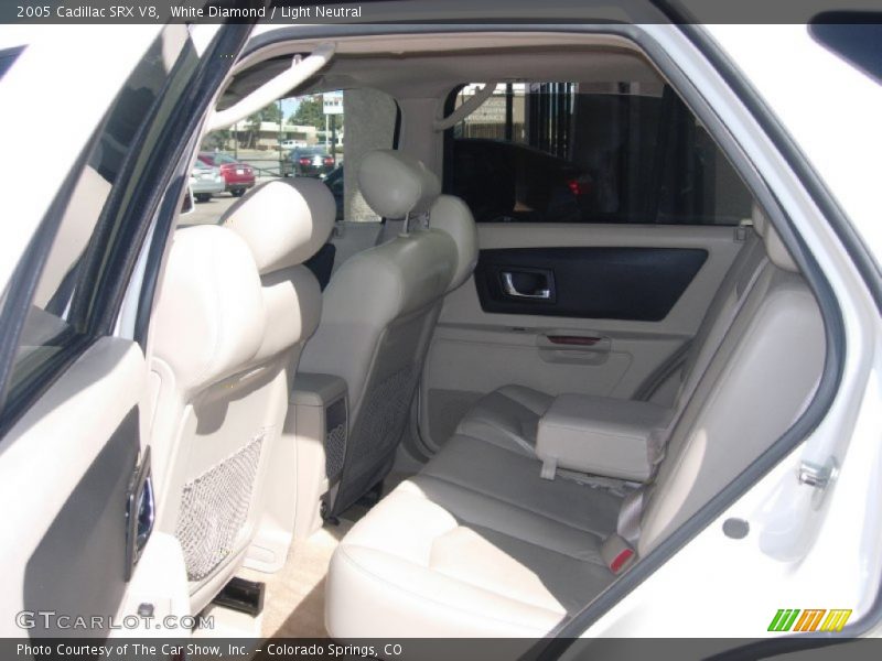 White Diamond / Light Neutral 2005 Cadillac SRX V8