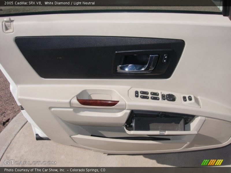 White Diamond / Light Neutral 2005 Cadillac SRX V8