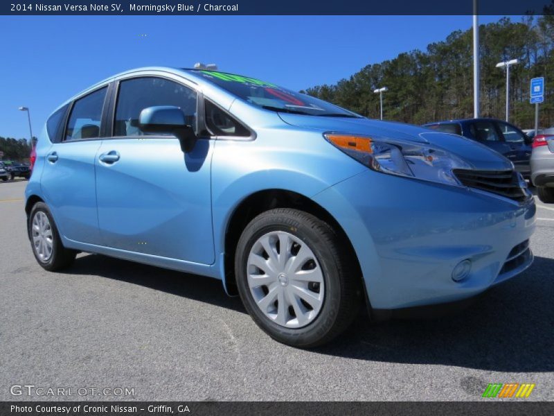 Front 3/4 View of 2014 Versa Note SV