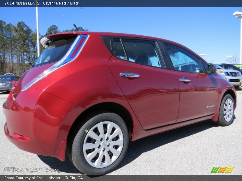 Cayenne Red / Black 2014 Nissan LEAF S