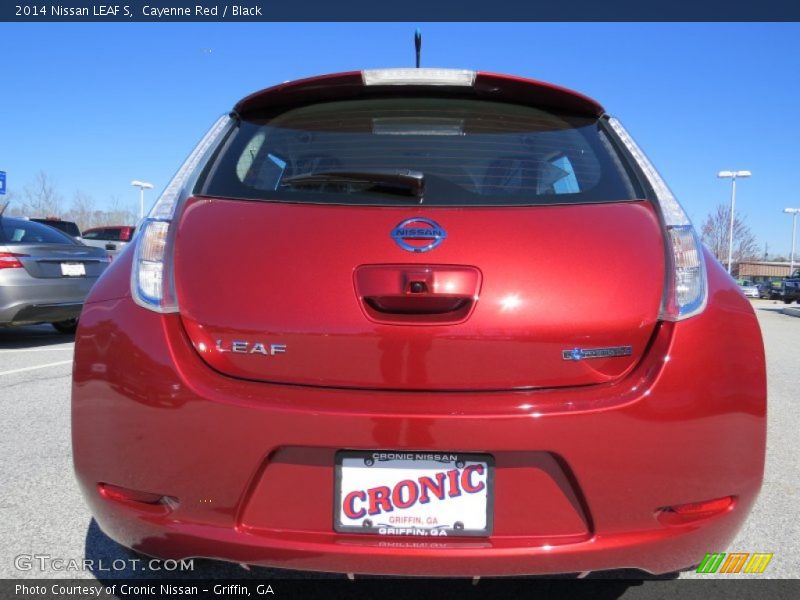 Cayenne Red / Black 2014 Nissan LEAF S