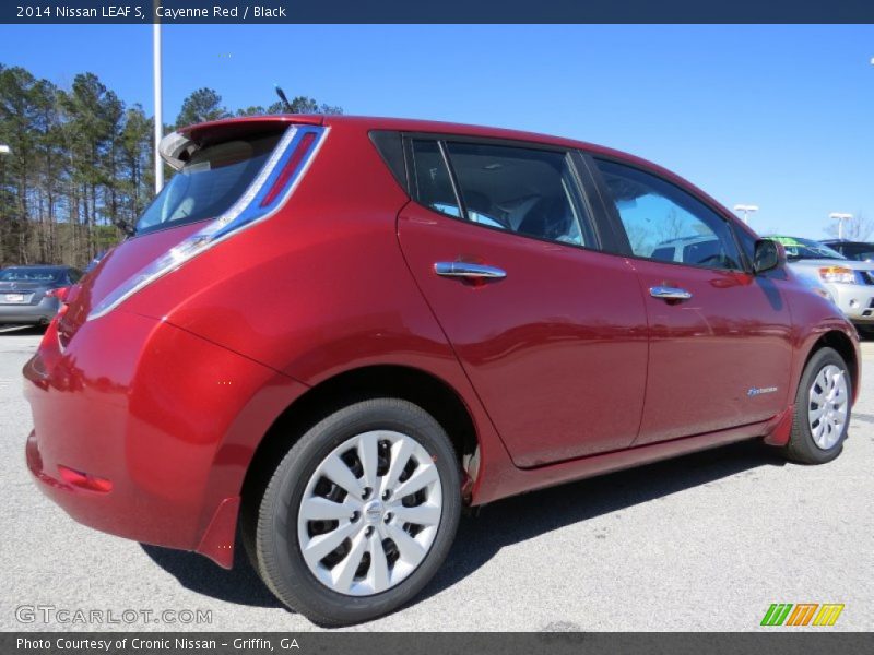 Cayenne Red / Black 2014 Nissan LEAF S