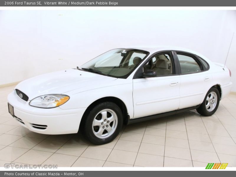 Front 3/4 View of 2006 Taurus SE