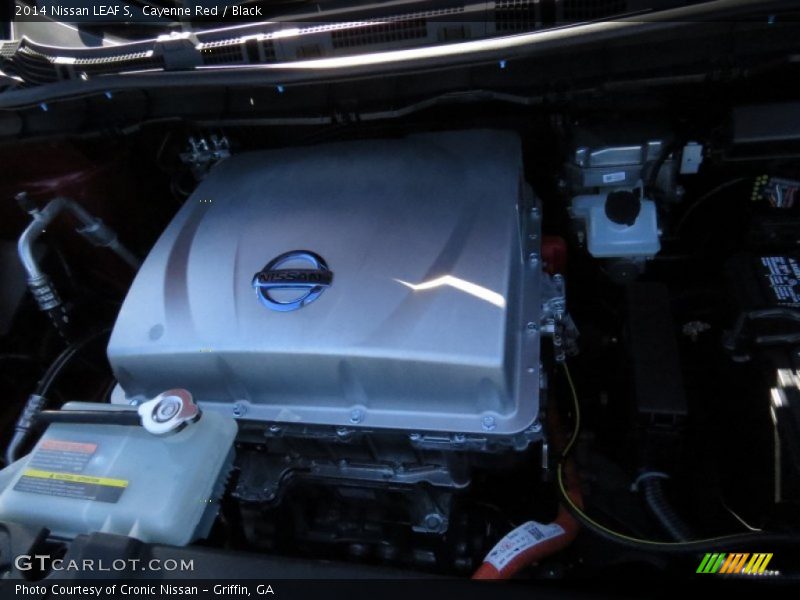Cayenne Red / Black 2014 Nissan LEAF S
