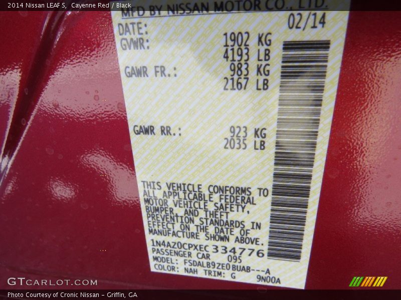 Cayenne Red / Black 2014 Nissan LEAF S