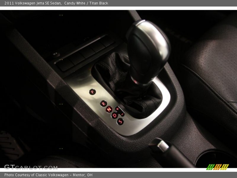 Candy White / Titan Black 2011 Volkswagen Jetta SE Sedan