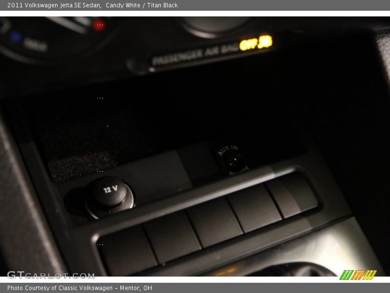 Candy White / Titan Black 2011 Volkswagen Jetta SE Sedan