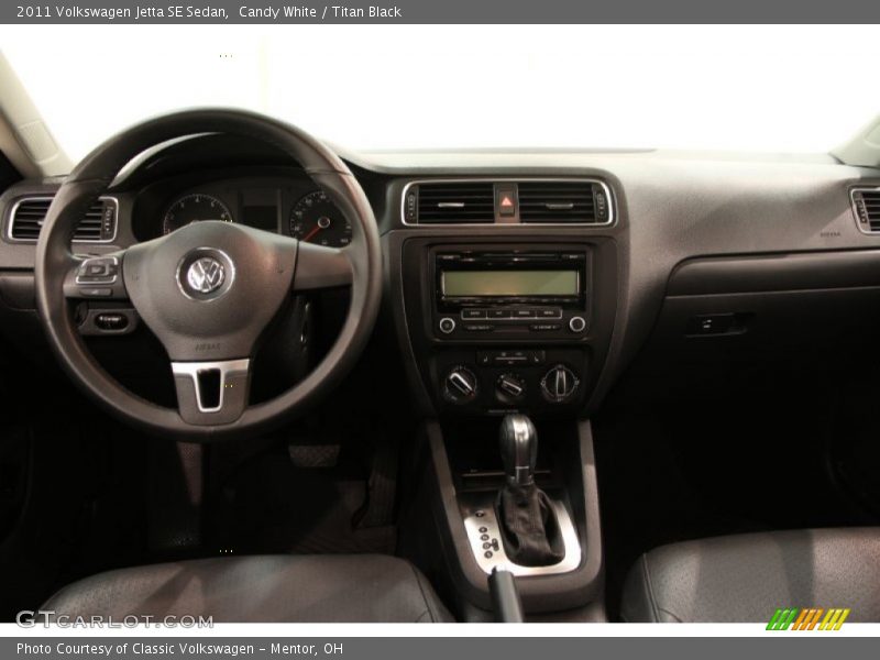 Candy White / Titan Black 2011 Volkswagen Jetta SE Sedan