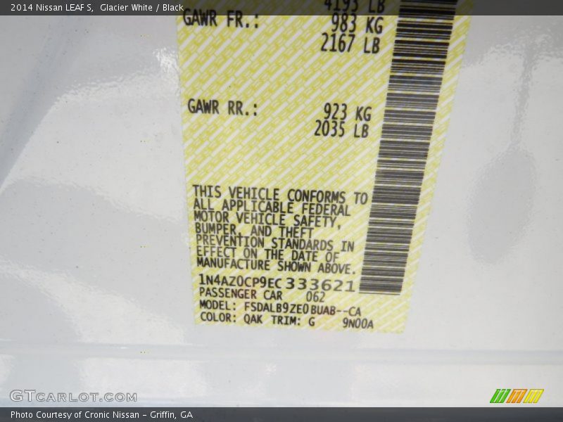 Glacier White / Black 2014 Nissan LEAF S