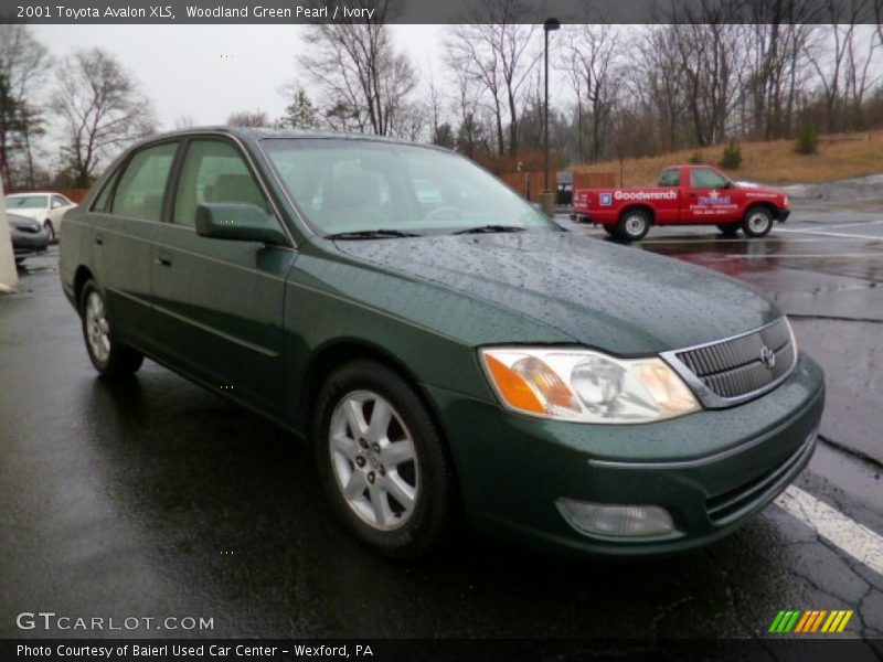 Front 3/4 View of 2001 Avalon XLS