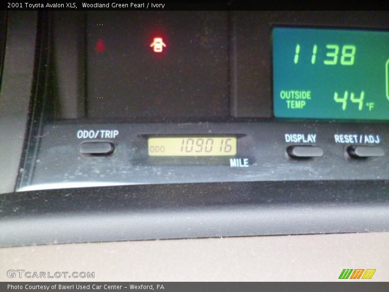 Woodland Green Pearl / Ivory 2001 Toyota Avalon XLS