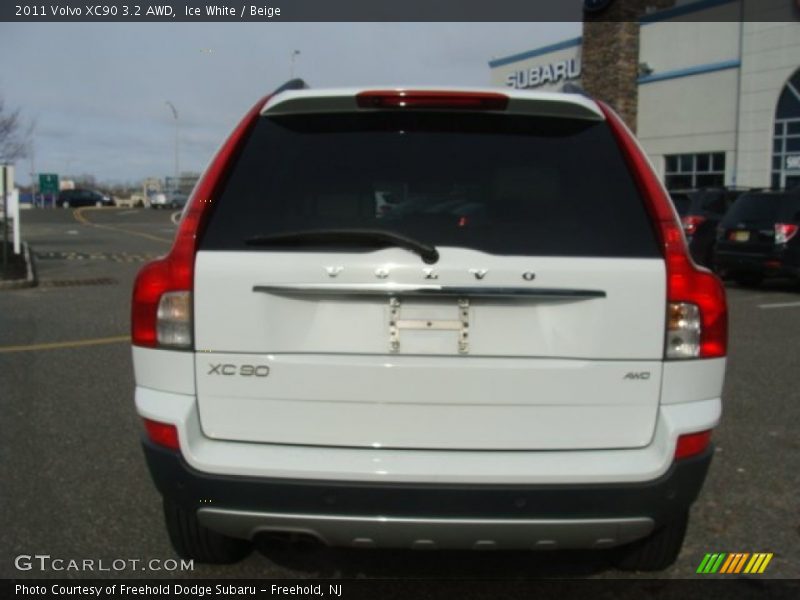 Ice White / Beige 2011 Volvo XC90 3.2 AWD