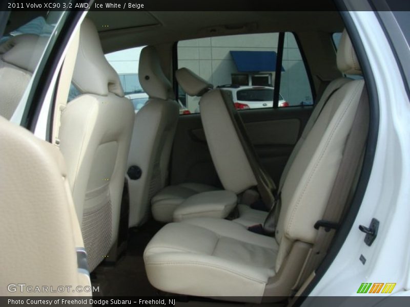 Ice White / Beige 2011 Volvo XC90 3.2 AWD