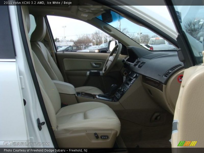 Ice White / Beige 2011 Volvo XC90 3.2 AWD