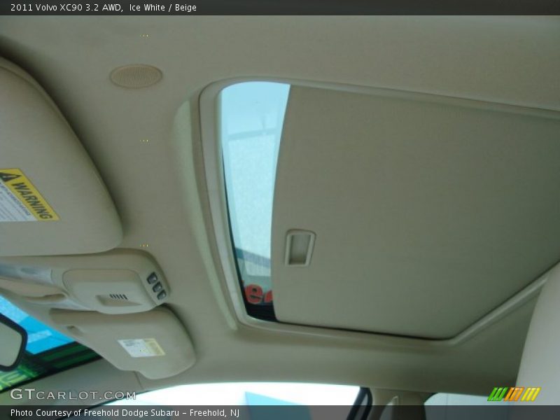 Ice White / Beige 2011 Volvo XC90 3.2 AWD