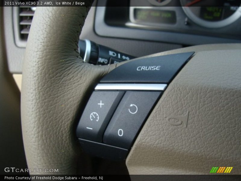 Ice White / Beige 2011 Volvo XC90 3.2 AWD