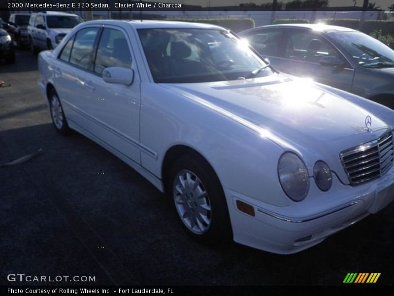 Front 3/4 View of 2000 E 320 Sedan