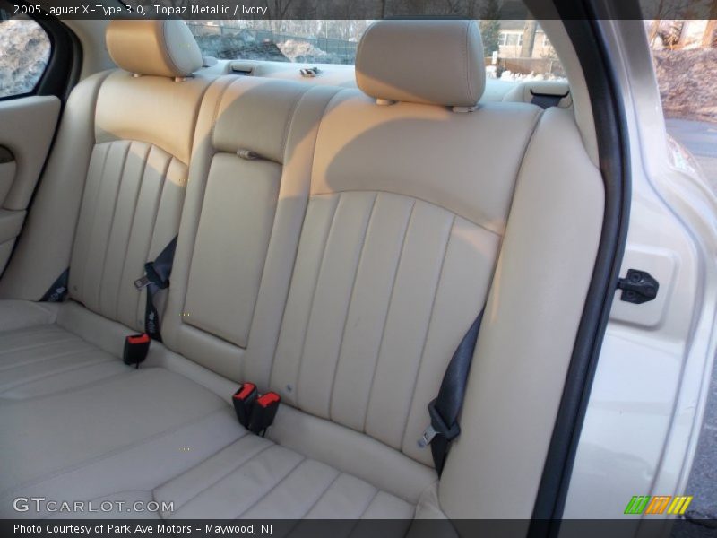 Topaz Metallic / Ivory 2005 Jaguar X-Type 3.0