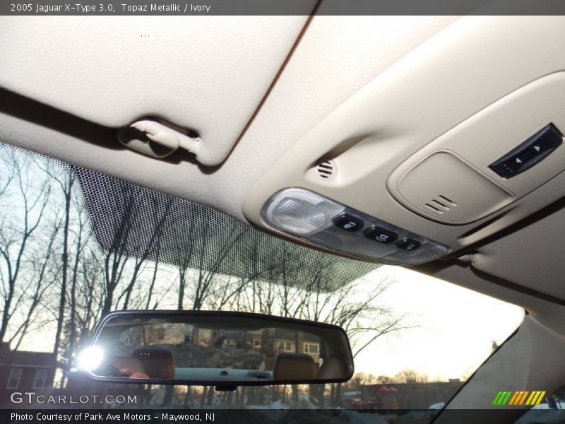 Topaz Metallic / Ivory 2005 Jaguar X-Type 3.0