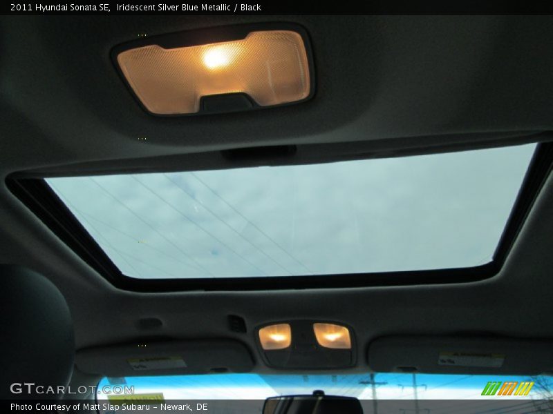 Iridescent Silver Blue Metallic / Black 2011 Hyundai Sonata SE