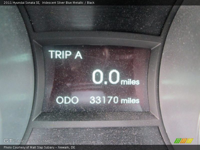 Iridescent Silver Blue Metallic / Black 2011 Hyundai Sonata SE