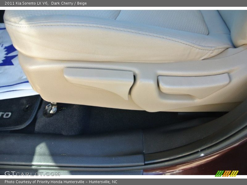 Dark Cherry / Beige 2011 Kia Sorento LX V6