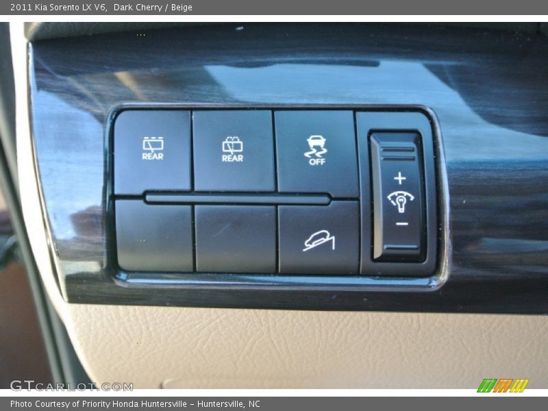 Dark Cherry / Beige 2011 Kia Sorento LX V6