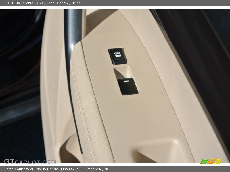 Dark Cherry / Beige 2011 Kia Sorento LX V6