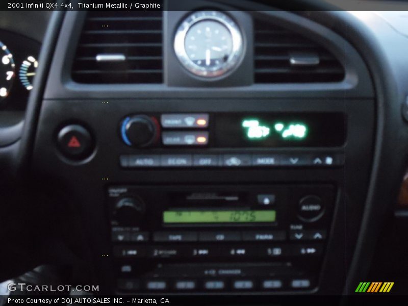 Titanium Metallic / Graphite 2001 Infiniti QX4 4x4
