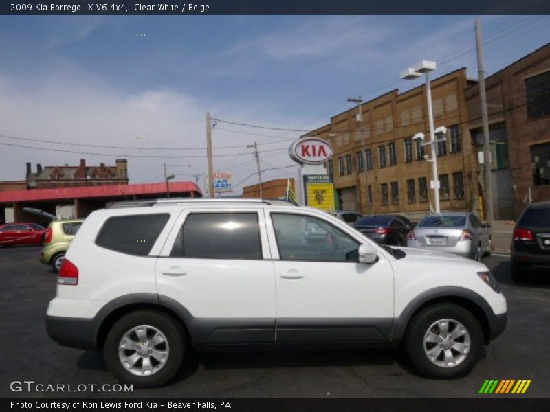 Clear White / Beige 2009 Kia Borrego LX V6 4x4