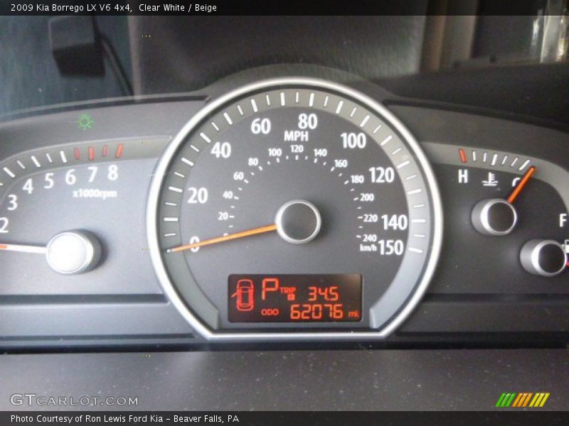 Clear White / Beige 2009 Kia Borrego LX V6 4x4