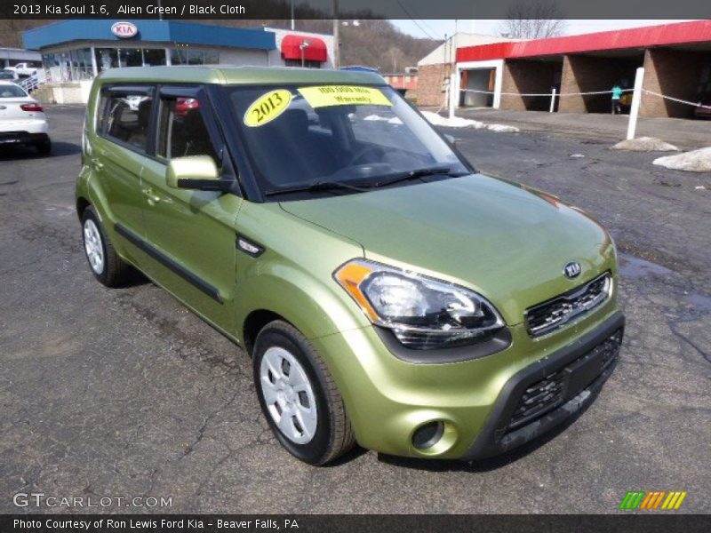 Alien Green / Black Cloth 2013 Kia Soul 1.6