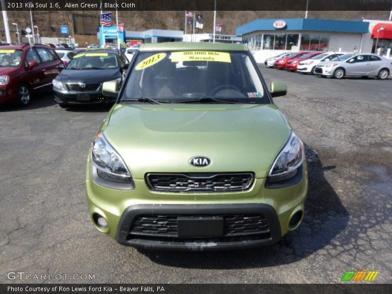 Alien Green / Black Cloth 2013 Kia Soul 1.6