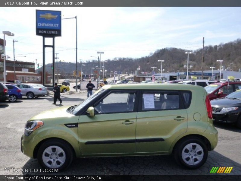 Alien Green / Black Cloth 2013 Kia Soul 1.6