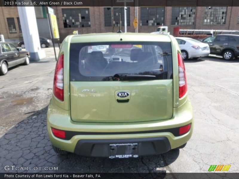 Alien Green / Black Cloth 2013 Kia Soul 1.6