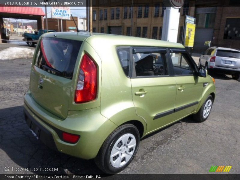 Alien Green / Black Cloth 2013 Kia Soul 1.6