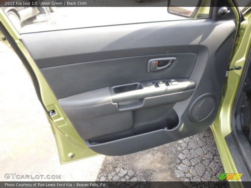 Alien Green / Black Cloth 2013 Kia Soul 1.6