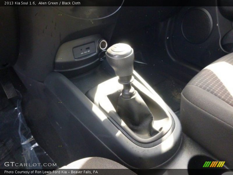 Alien Green / Black Cloth 2013 Kia Soul 1.6