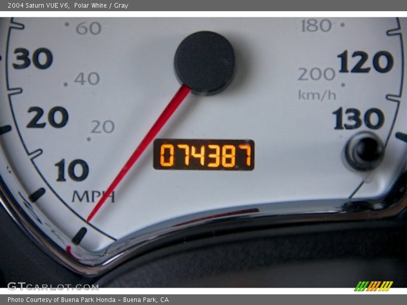 Polar White / Gray 2004 Saturn VUE V6