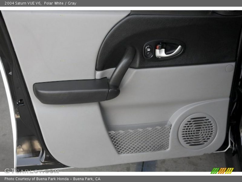 Polar White / Gray 2004 Saturn VUE V6
