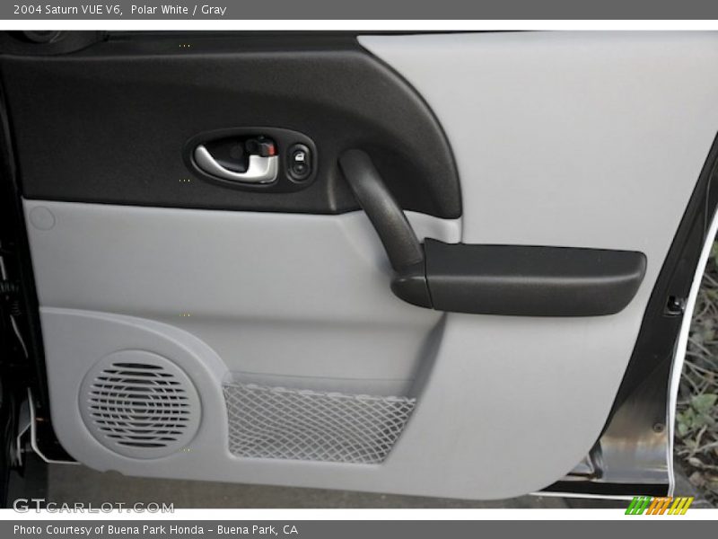 Polar White / Gray 2004 Saturn VUE V6