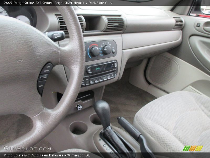 Bright Silver Metallic / Dark Slate Gray 2005 Dodge Stratus SXT Sedan