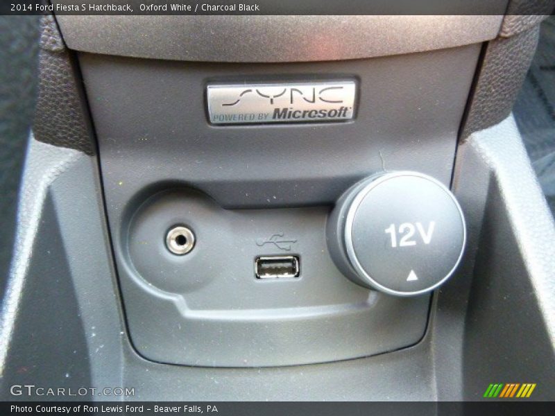 Oxford White / Charcoal Black 2014 Ford Fiesta S Hatchback