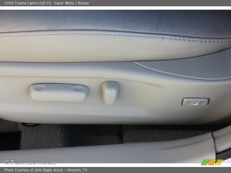 Super White / Bisque 2009 Toyota Camry XLE V6